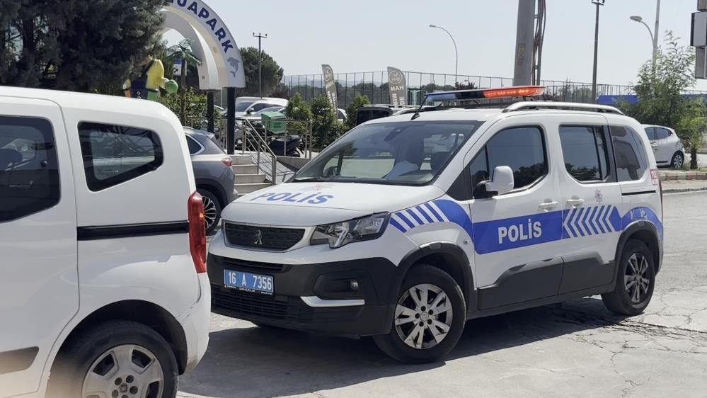 Aquaparkta 16 Yasindaki Calisan 10 Metrelik Kaydiraktan Dustu (4)