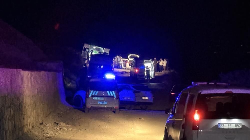 Aracla Geldiler Silahli Saldiriya Ugradilar 1 Kadin Ve 2 Erkek Hayatini Kaybetti (4)