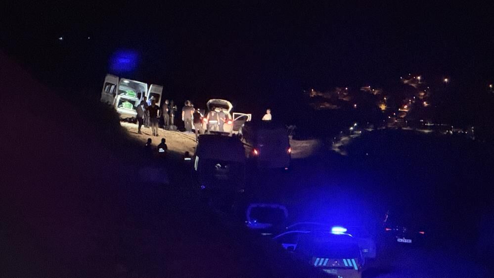 Aracla Geldiler Silahli Saldiriya Ugradilar 1 Kadin Ve 2 Erkek Hayatini Kaybetti (5)