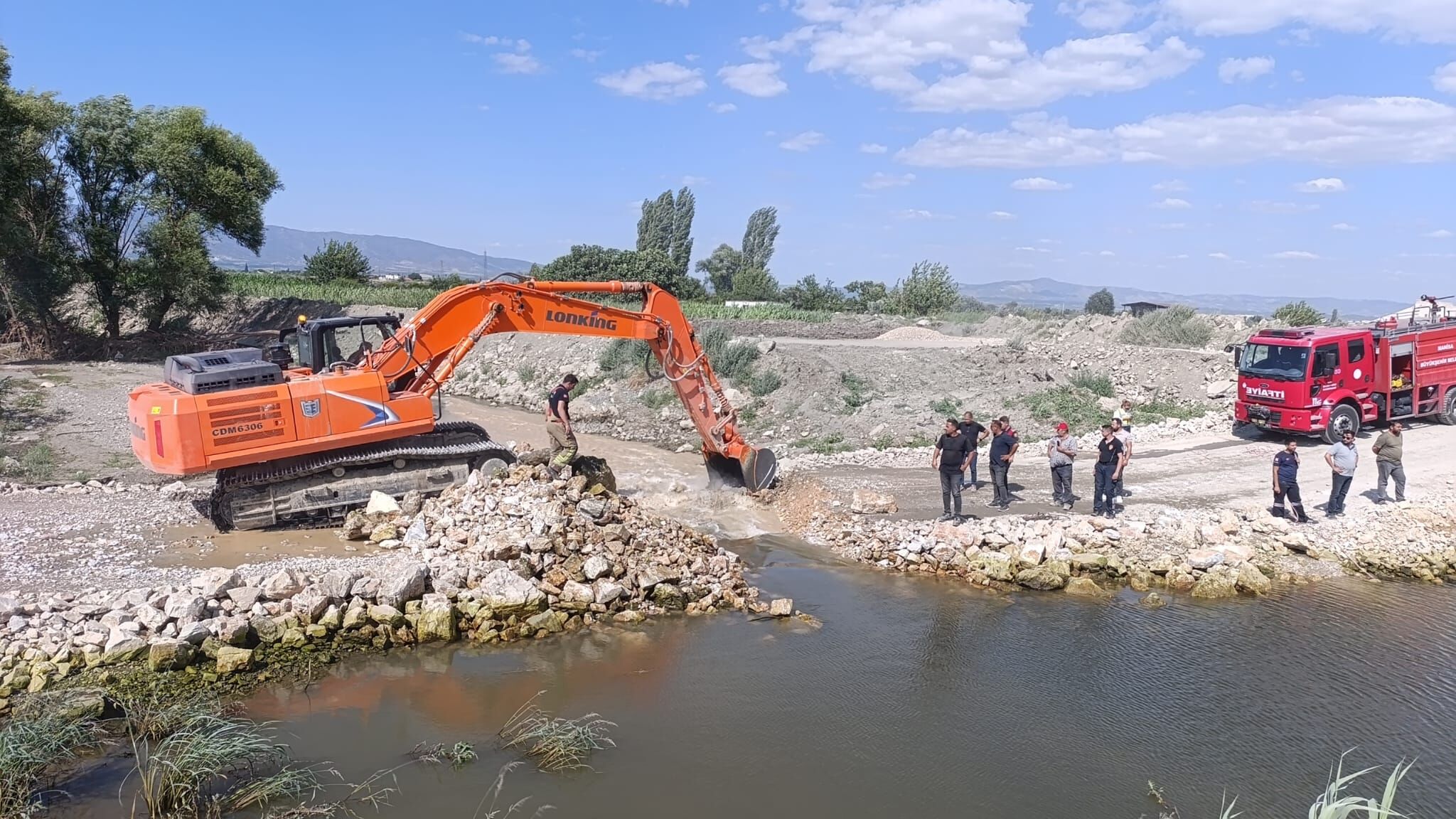 Arama Çalışmaları Için Derenin Suyu Tahliye Ediliyor (3)