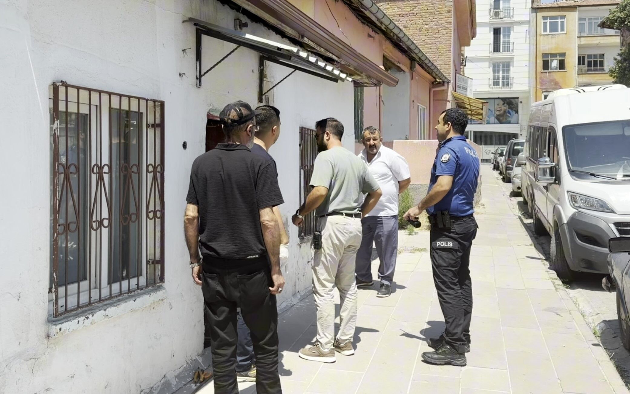 Arkadasindan Haber Alamayinca Eve Kostu Iceride Aci Gercekle Karsilasti (3)