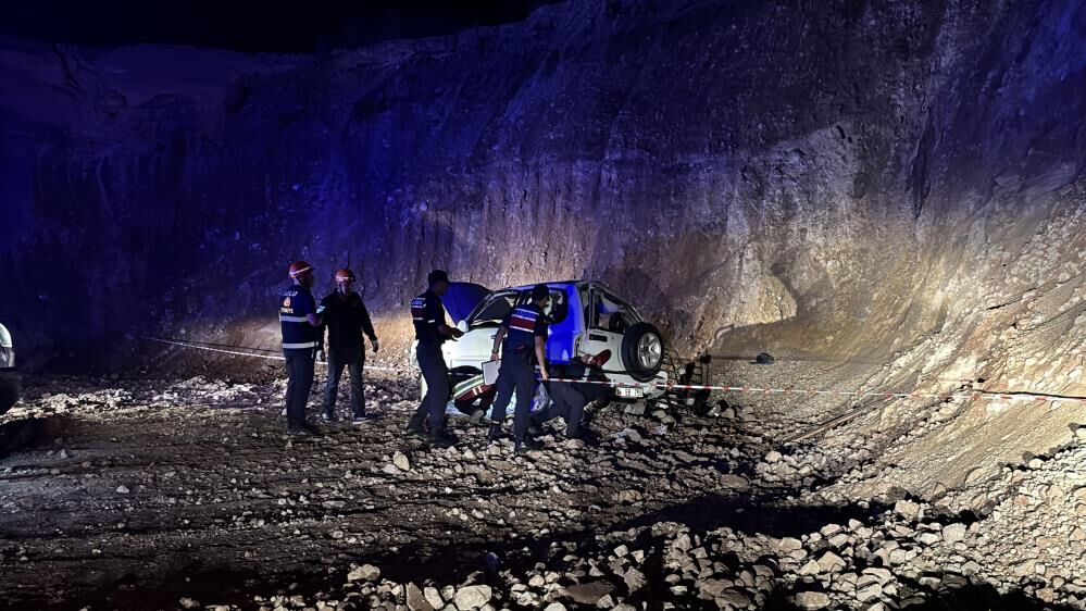 Ava Giderken Facia 15 Metrelik Ucuruma Yuvarlanan Cipte Sevgili Cift Hayatini Kaybetti (4)