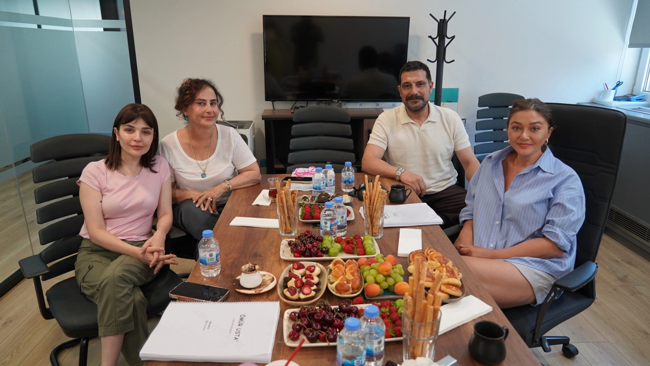 Başrol Oyuncuları Yönetmen Hilal Saral Ile Bir Araya Geldi