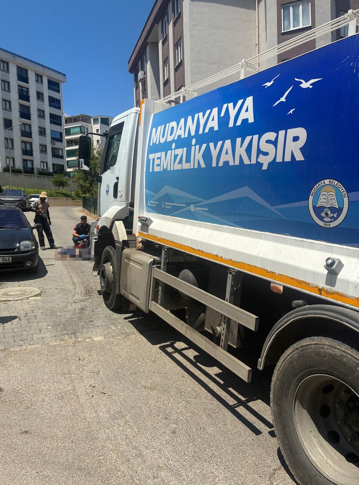 Belediye Kamyonu Yasli Adama Carpti Kurtarilamadi (1)-2
