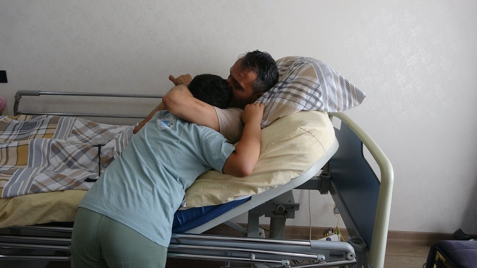 Boyun Fitigi Icin Hastaneye Gitti Hayati Bir Anda Degisti (1)