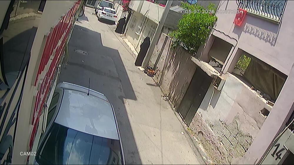 Carsaf Giyip Eve Girdiler 40 Dakikada Altinlari Toplayip Kactilar (2)