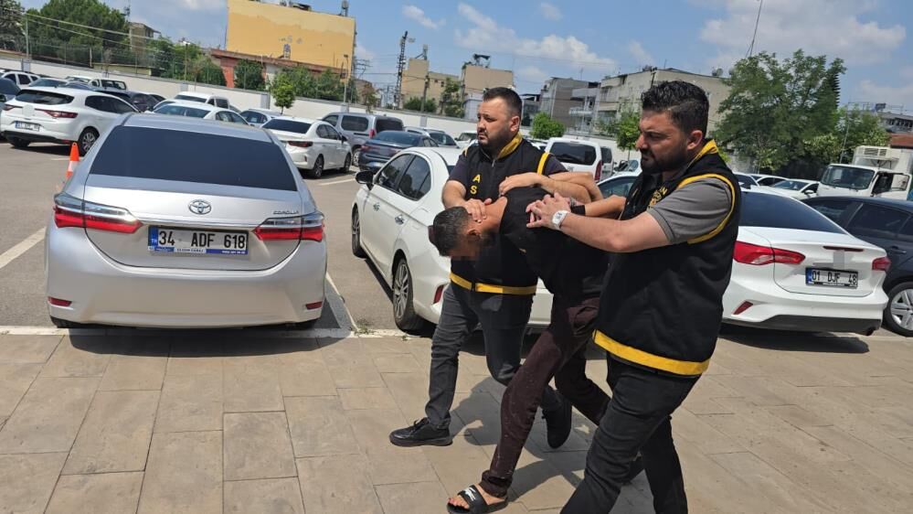 Carsaf Giyip Eve Girdiler 40 Dakikada Altinlari Toplayip Kactilar (3)