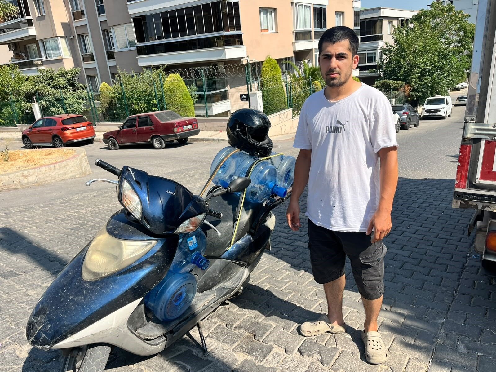 Cukurdan Kacmak Icin Yavasladi Yumruklarin Hedefi Oldu Trafikte Akilalmaz Saldiri (2)