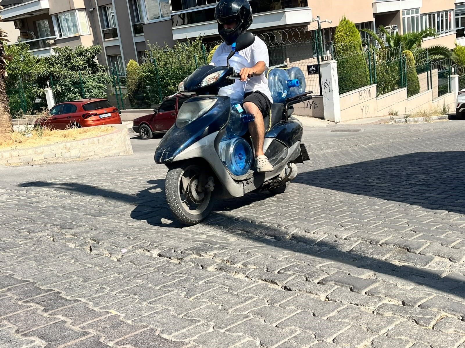 Cukurdan Kacmak Icin Yavasladi Yumruklarin Hedefi Oldu Trafikte Akilalmaz Saldiri (3)
