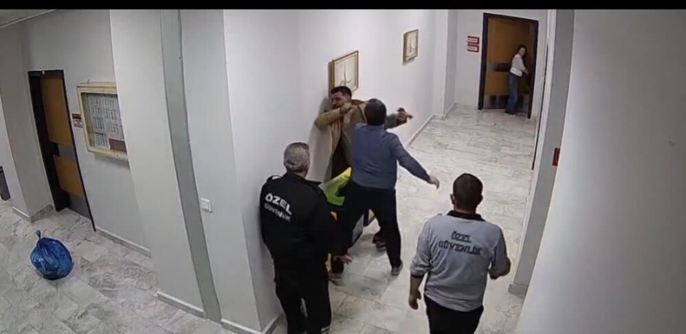Devlet Hastanesinde Dayak Iddiasi Guvenlik Kameralari Gercegi Ortaya Cikardi (2)