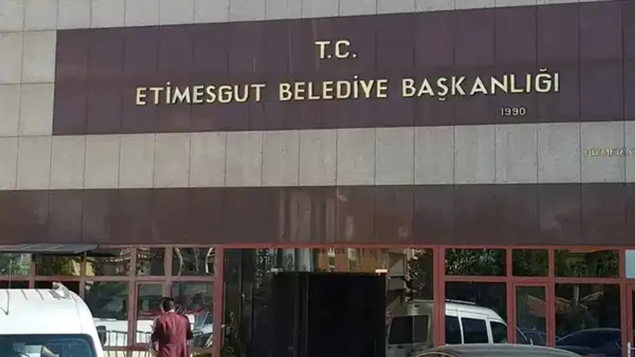 Etimesgut Belediyesine Yolsuzluk Sorusturmasi Baskan Erdal Besikcioglu Gozaltina Alind (2)-1