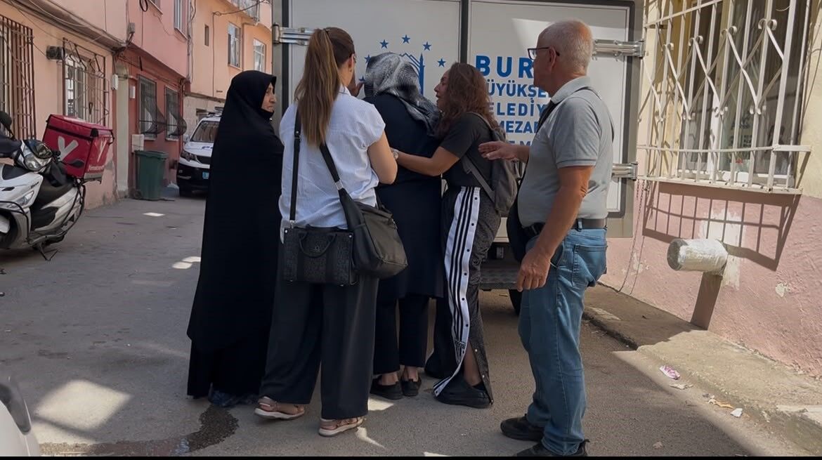 Evine Girmek Isterken Basamakta Can Verdi Acili Annenin Feryadi Yurekleri Dagladi (2)