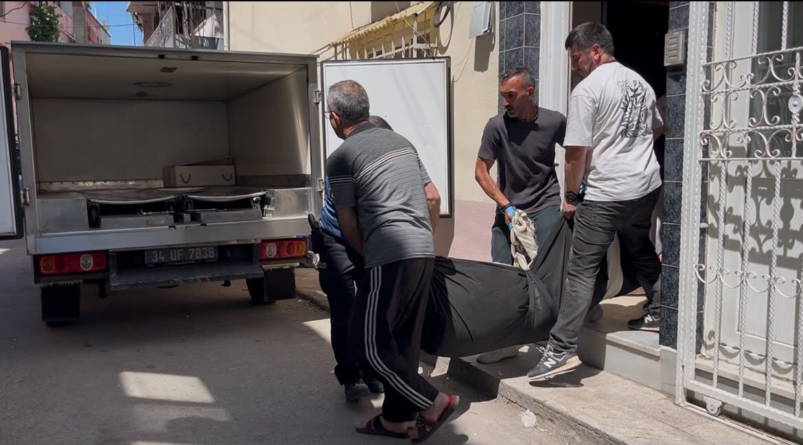 Evine Girmek Isterken Basamakta Can Verdi Acili Annenin Feryadi Yurekleri Dagladi (3)