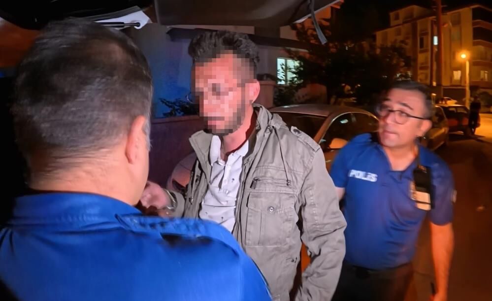 Evinin Onune Park Edince Cilgina Dondu Kargo Kamyonetini Yakmaya Kalkti (2)