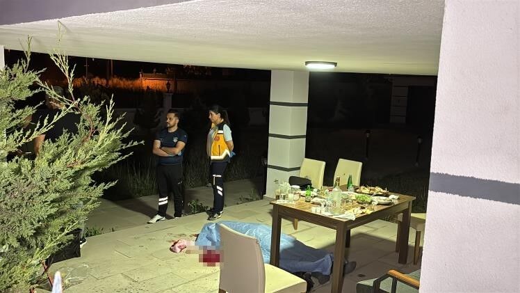 Gece Yarisi Dehset Alkol Masasinda Basindan Vurularak Olduruldu (4)