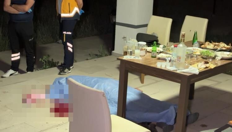 Gece Yarisi Dehset Alkol Masasinda Basindan Vurularak Olduruldu (5)