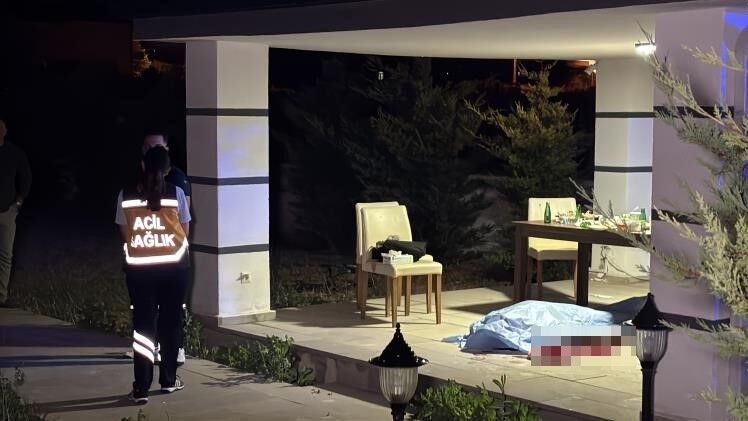 Gece Yarisi Dehset Alkol Masasinda Basindan Vurularak Olduruldu (6)