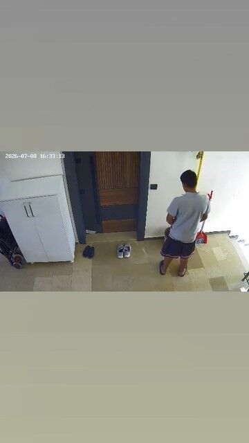 Güvenlik Kamerası Kaydetti! Apartmandaki Hareketi Tepki Çekti (2)