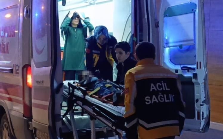 Ikinci Kattaki Pencereden Dusen 5 Yasindaki Cocuk Agir Yaralandi (1)-1