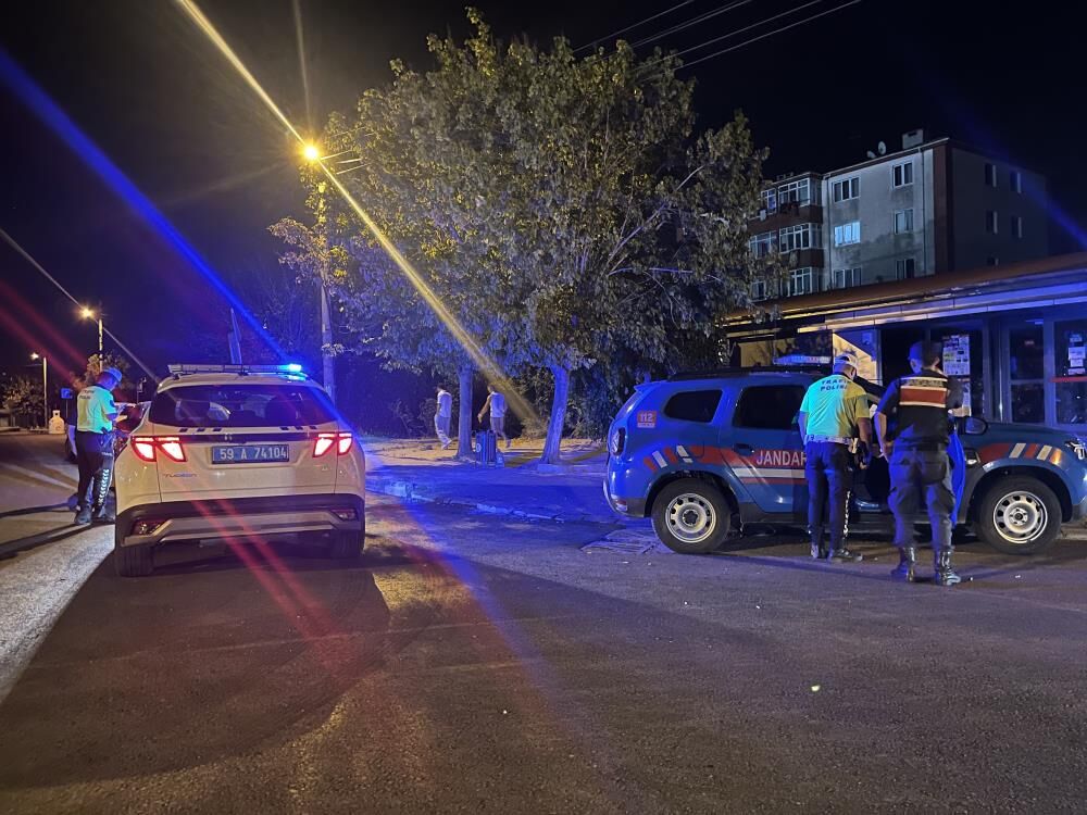 Jandarmadan Kacti Bedeli Agir Oldu 240 Bin Tl Ceza Arac 60 Gun Trafikten Men Edildi (2)