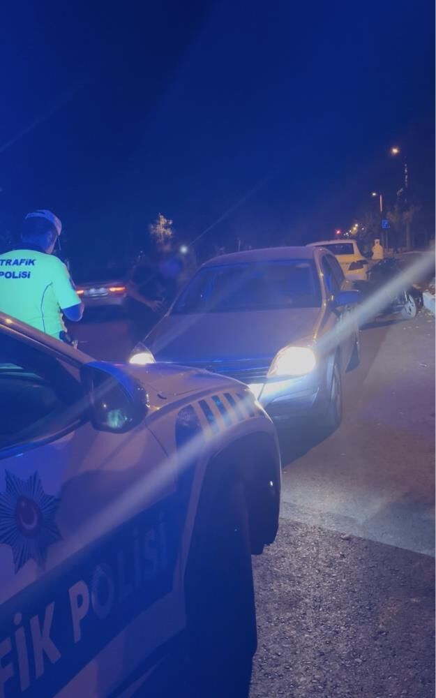 Jandarmadan Kacti Bedeli Agir Oldu 240 Bin Tl Ceza Arac 60 Gun Trafikten Men Edildi (4)