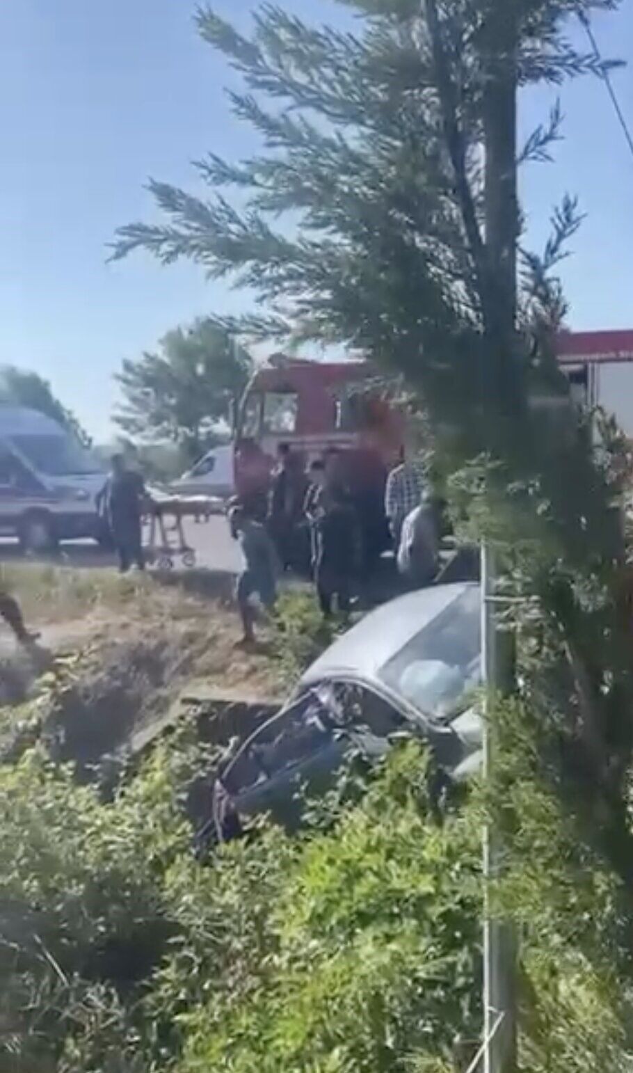 Kahreden Kaza Menfeze Dusen Otomobilde Anne Ile Kizi Can Verdi (2)