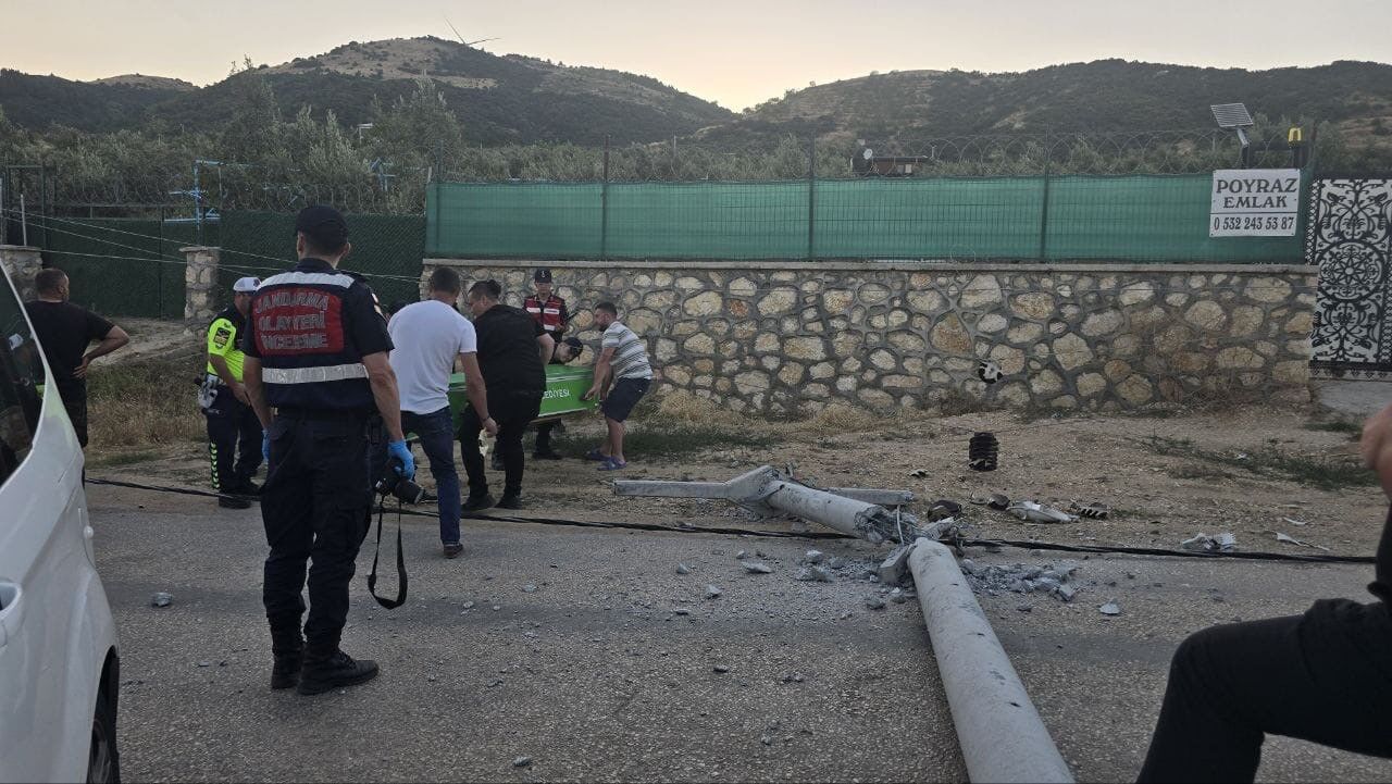 Kahreden Kaza Yardima Giden Genc Elektrik Akimina Kapildi (3)