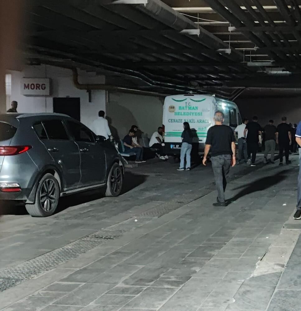 Kahreden Olay Balkondan Dusen 15 Yasindaki Bebek Kurtarilamadi (2)