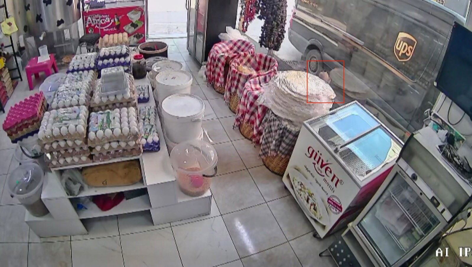 Kamyonetin Altinda Kaldi 4 Yasindaki Cocugun Mucize Kurtulusu Kamerada (3)
