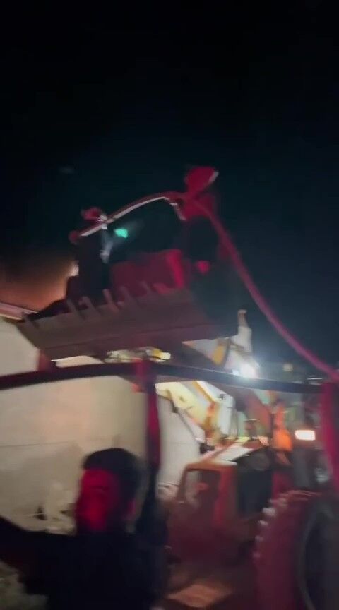 Kavurucu Sicakta Muthis Fikir Cocuklar Dereyi Kendi Elleriyla Havuza Cevirdi (3)-1