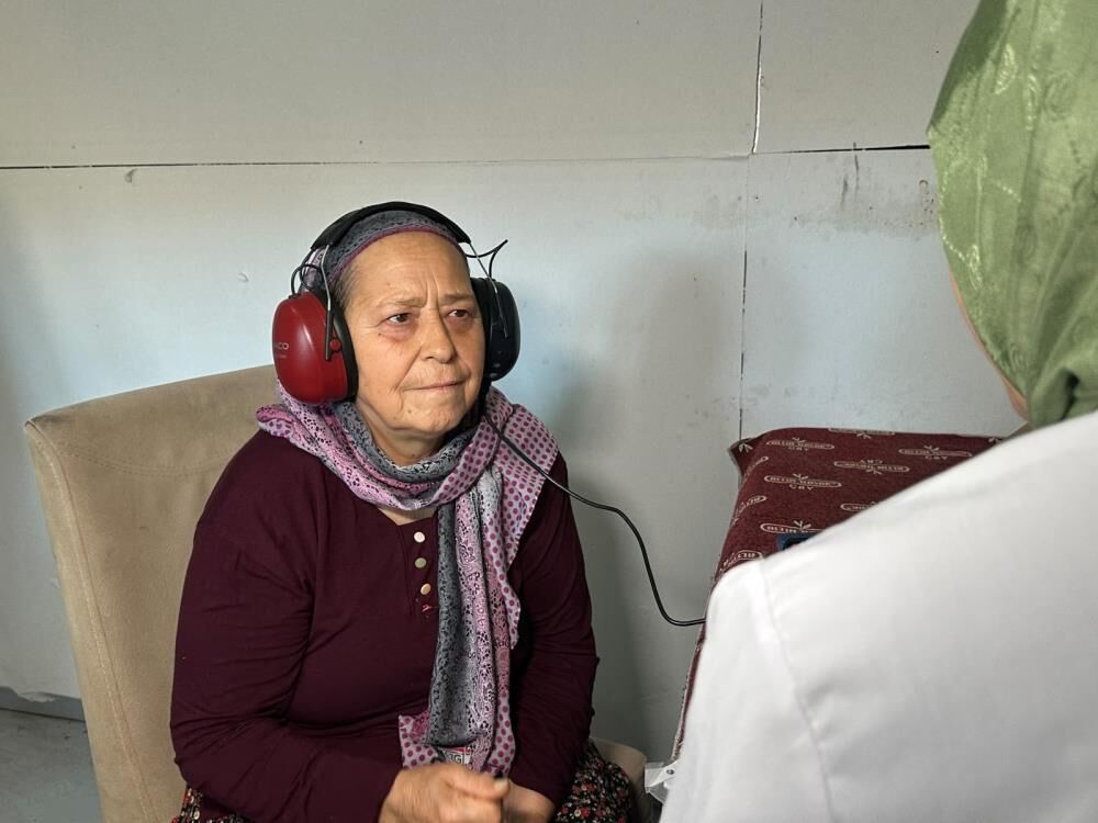 Koylerde Yapilan Isitme Testleri Gulumseten Anlara Sahne Oldu (3)