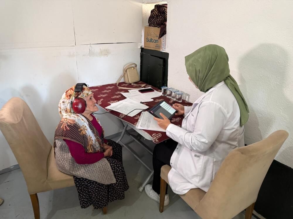 Koylerde Yapilan Isitme Testleri Gulumseten Anlara Sahne Oldu (5)
