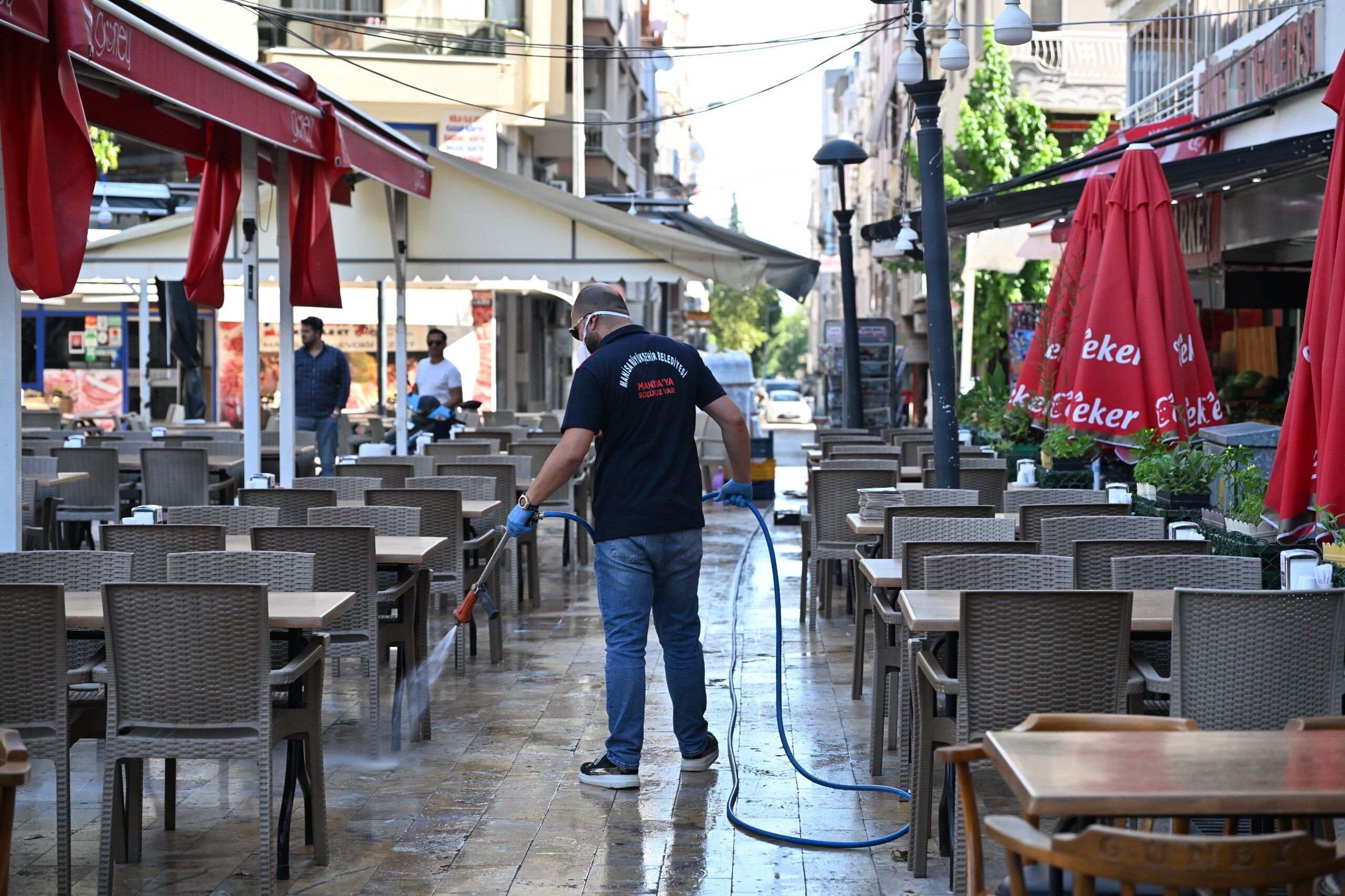 Manisa Buyuksehirden 17 Ilcede Kesintisiz Ilaclama Calismasi (2)