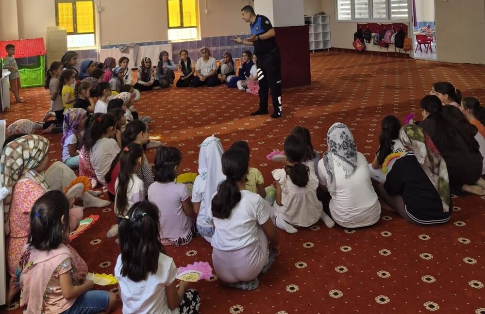 Manisa Polisinden Miniklere Guvenlik Dersi Kuran Kursunda Bilinclendirme Semineri (3)