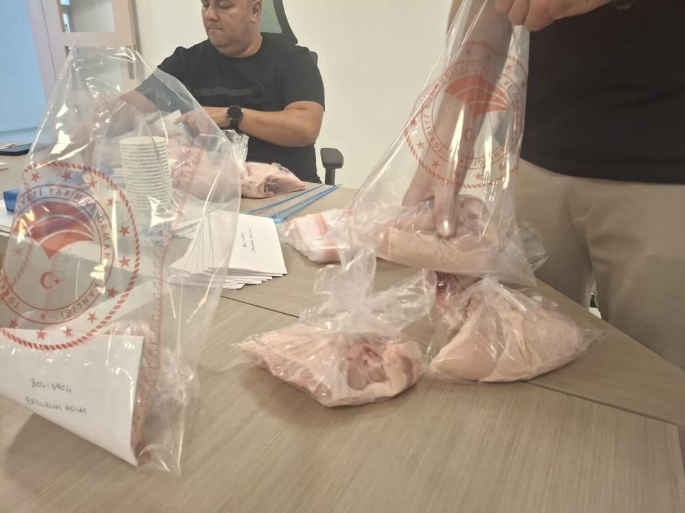 Manisada Tavuk Eti Alarmi Numuneler Laboratuvara Gonderildi (3)