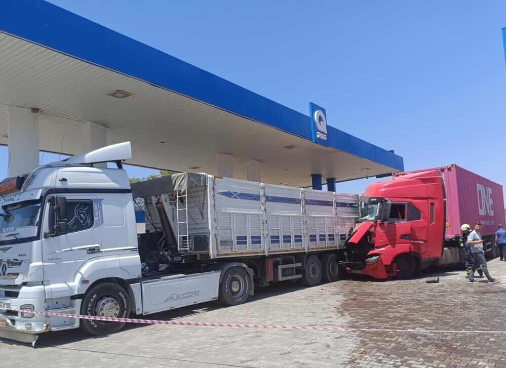 Manisadan Denizliye Giden Tirda Korku Dolu Anlar Sofor Direksiyon Basinda Bayildi (2)