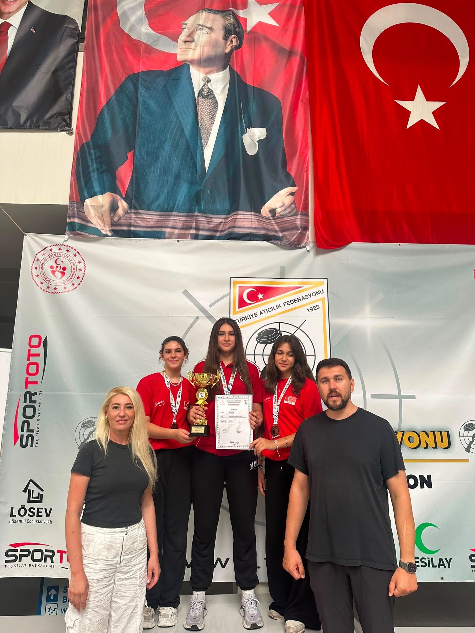 Manisali Sporculardan Tarihi Basari Turkiye Sampiyonu Oldular Rekor Kirdilar (2)