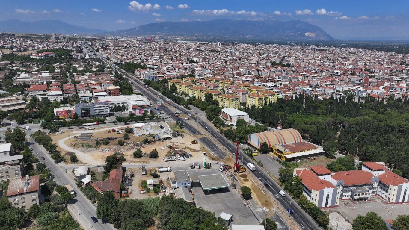 Manisanin O Ilcesinin Trafik Sorununu Bitirecek Dev Projede Ilk Kazma Vuruldu (2) (Orta)