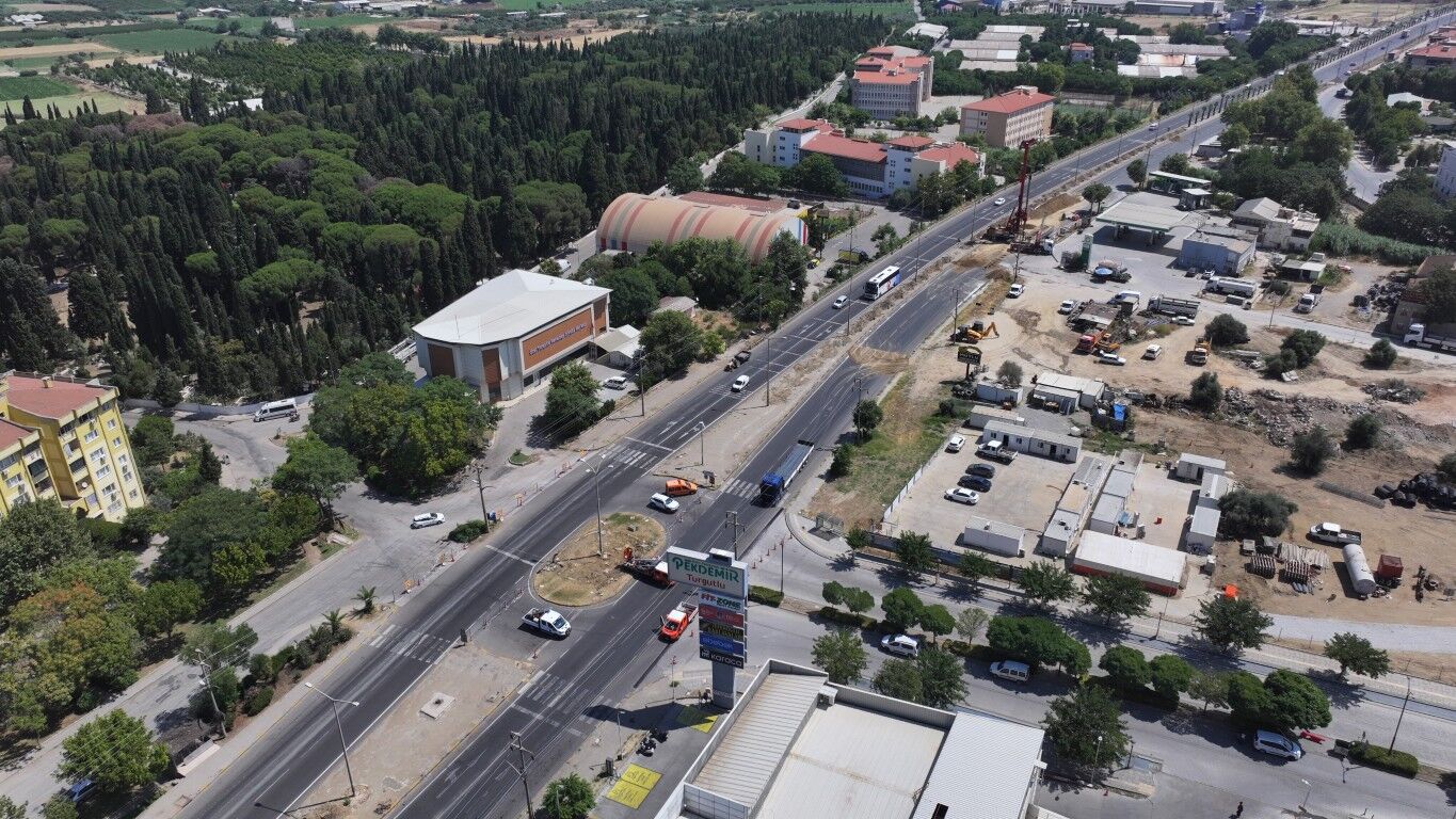 Manisanin O Ilcesinin Trafik Sorununu Bitirecek Dev Projede Ilk Kazma Vuruldu (5) (Orta)