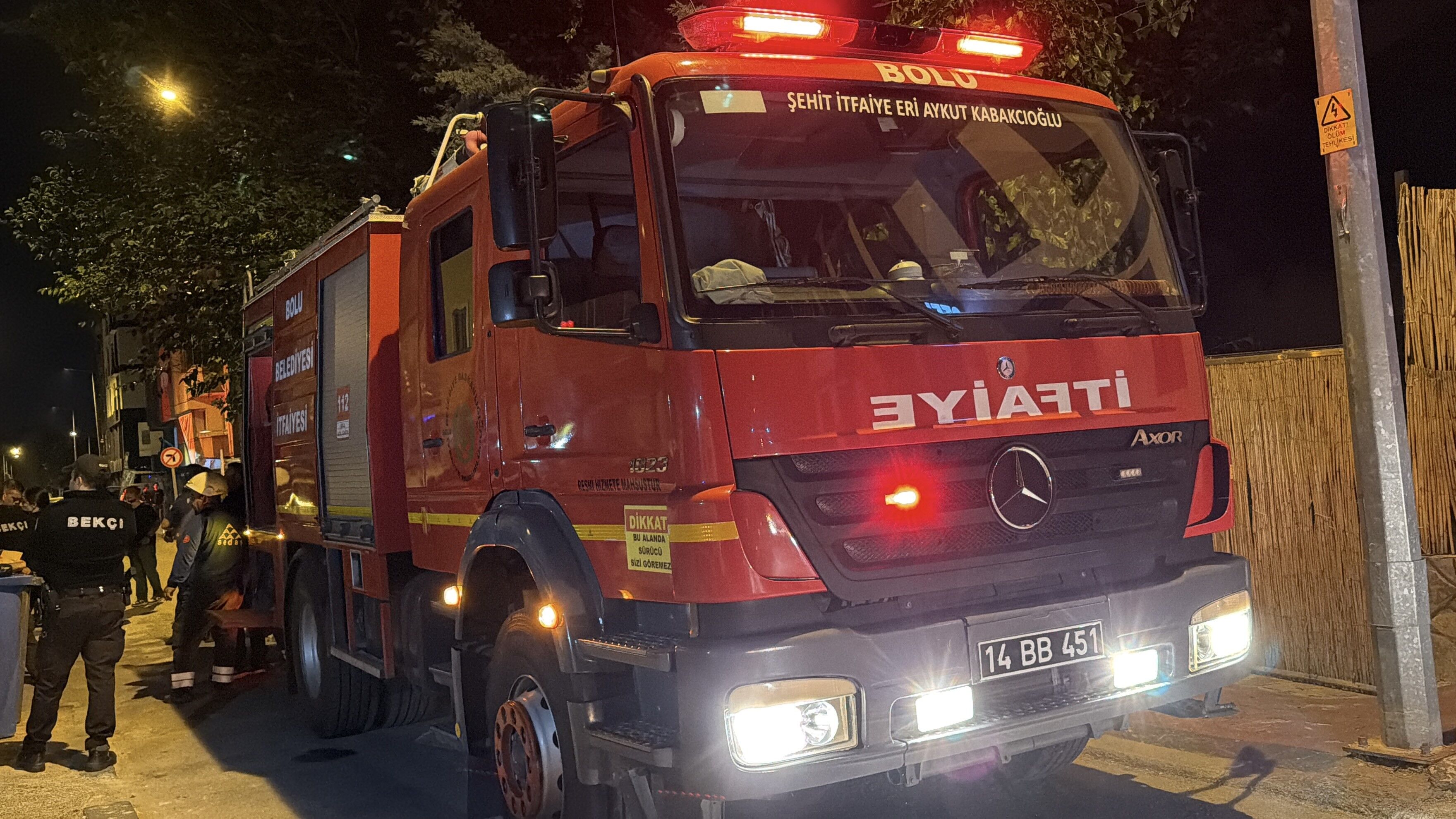 Ocakta Unutulan Yemek Yangin Cikardi Apartman Gece Yarisi Tahliye Edildi (2)