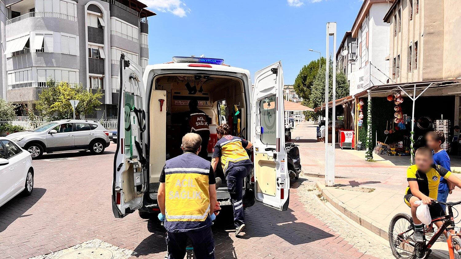 Öğle Saatlerinde Korkutan Anlar! Otomobil Ve Motosiklet Çarpıştı (4)
