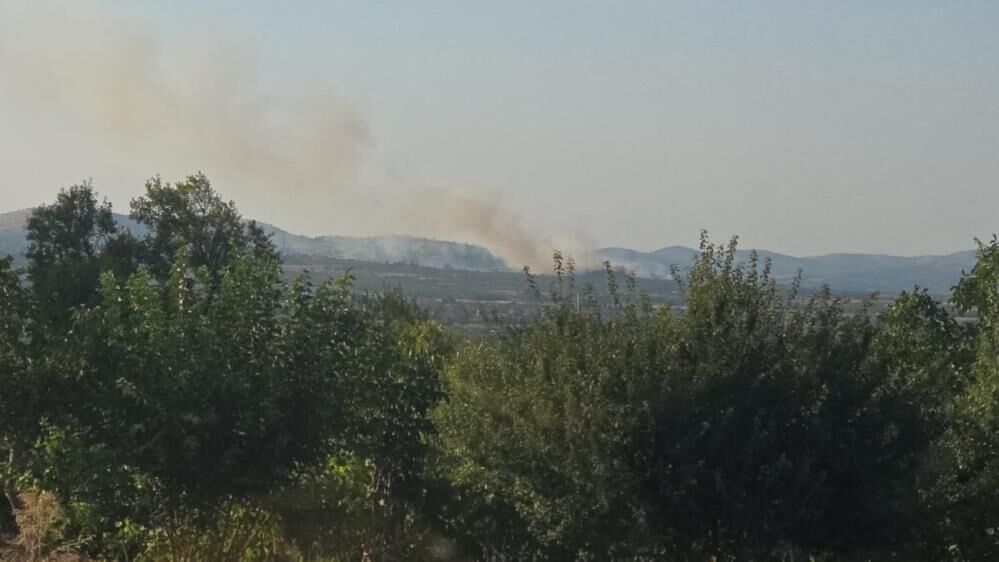 Otluk Alanda Baslayan Yangin Saatler Sonra Kontrol Altina Alindi (4)