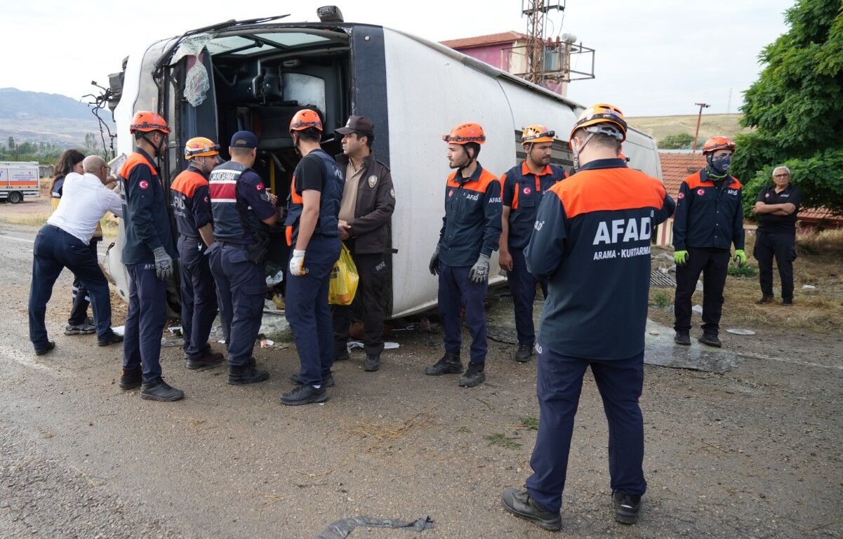 Otobus Kazasinda Olen Yolcu Ve Yaralilarin Kimlikleri Belli Oldu (2) (Orta)