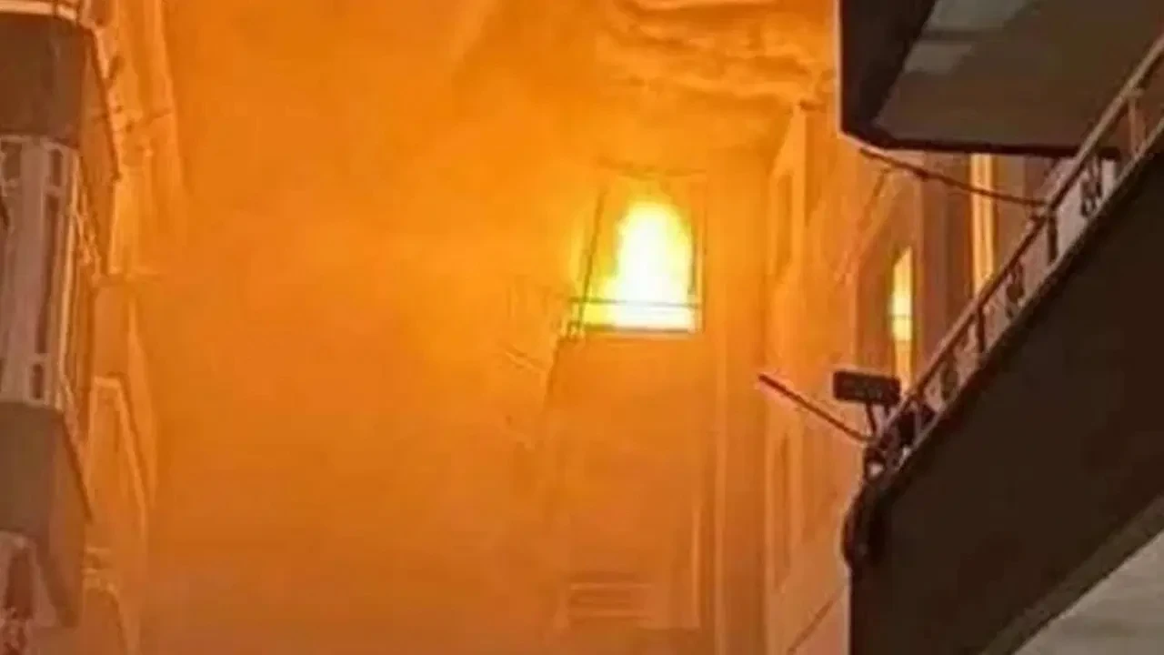 Panik Dolu Anlar Evini Yakan Sahsin Goruntuleri Kamerada-1