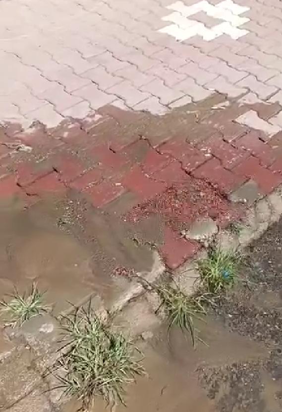 Sağlık Mahallesi’nde Su Patlağı Vatandaşlar Müdahale Bekliyor-1