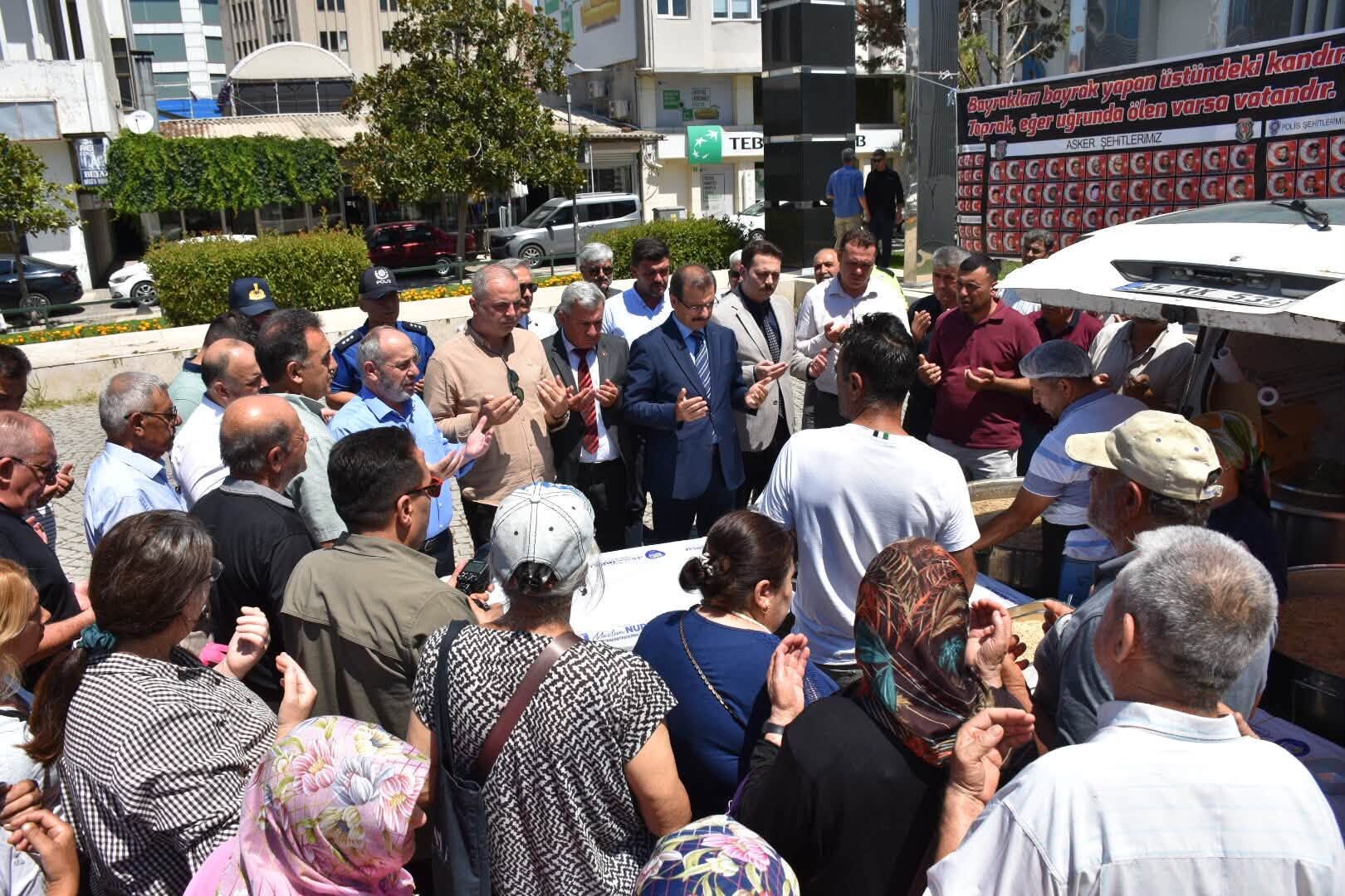 Salihli’de Şehit Ailelerinden Anlamlı Aşure Hayrı (1)-1