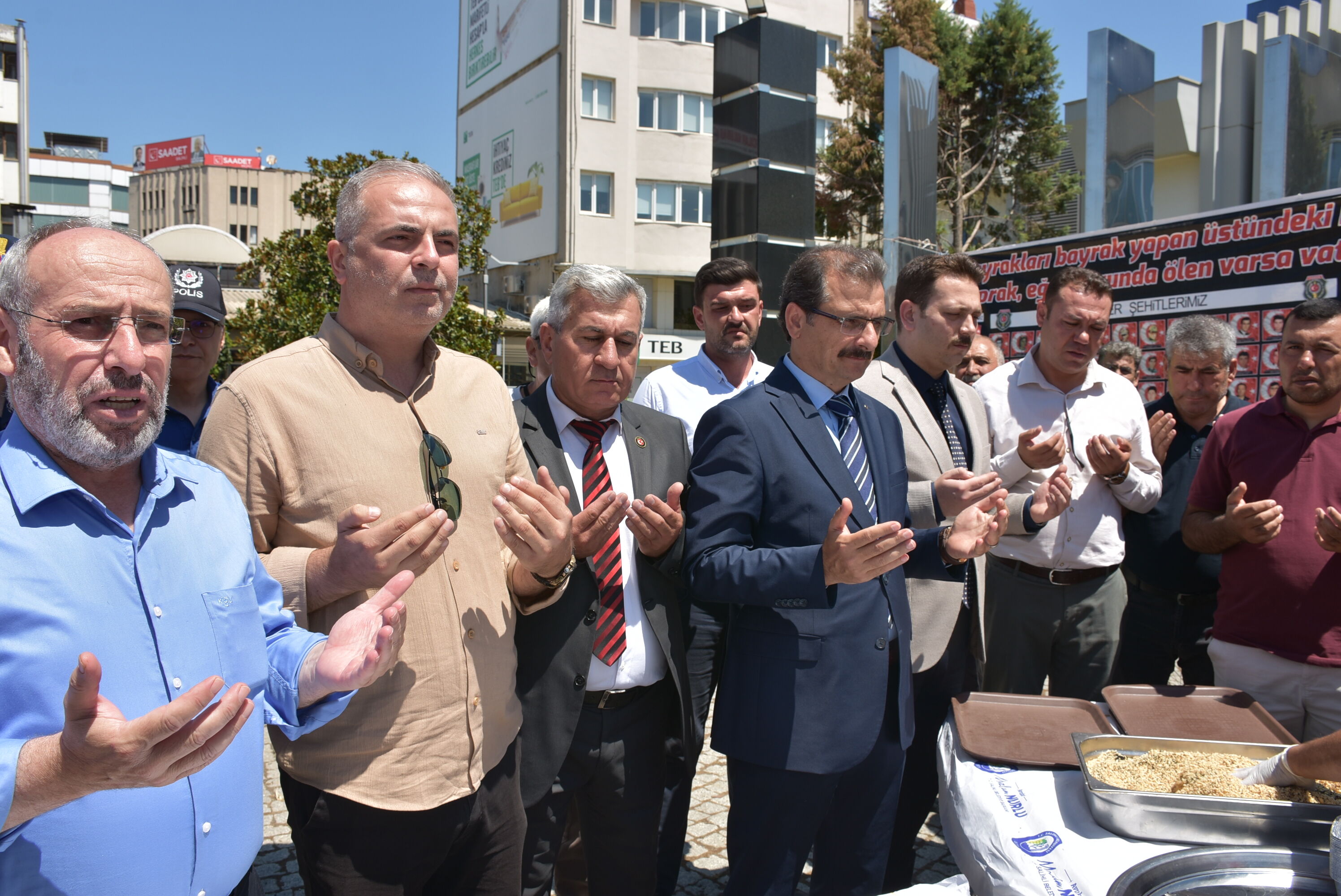 Salihli’de Şehit Ailelerinden Anlamlı Aşure Hayrı (1)
