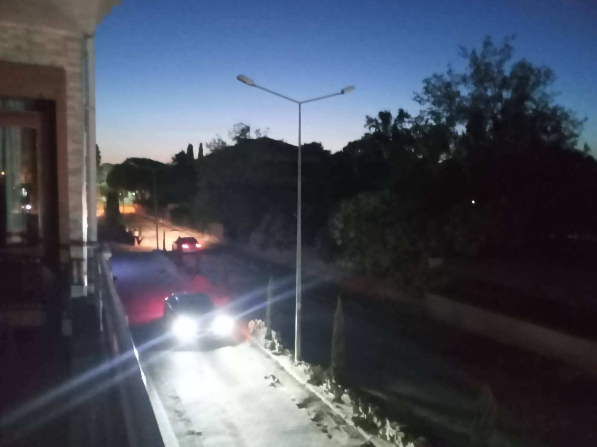Şehitler Mahallesi'nde Karanlık Kalan Cadde Için Bakım Çağrısı (2)