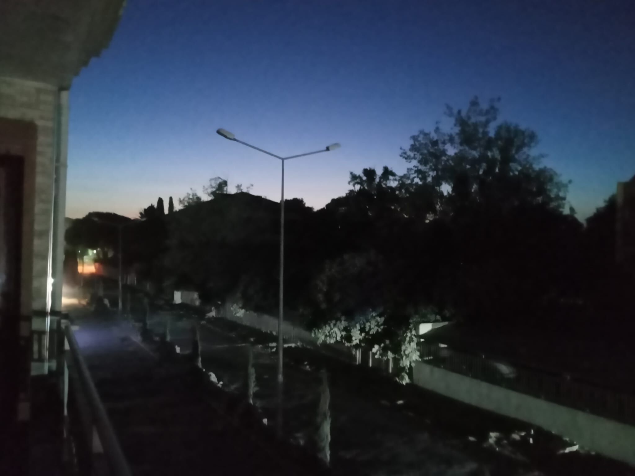 Şehitler Mahallesi'nde Karanlık Kalan Cadde Için Bakım Çağrısı (3)