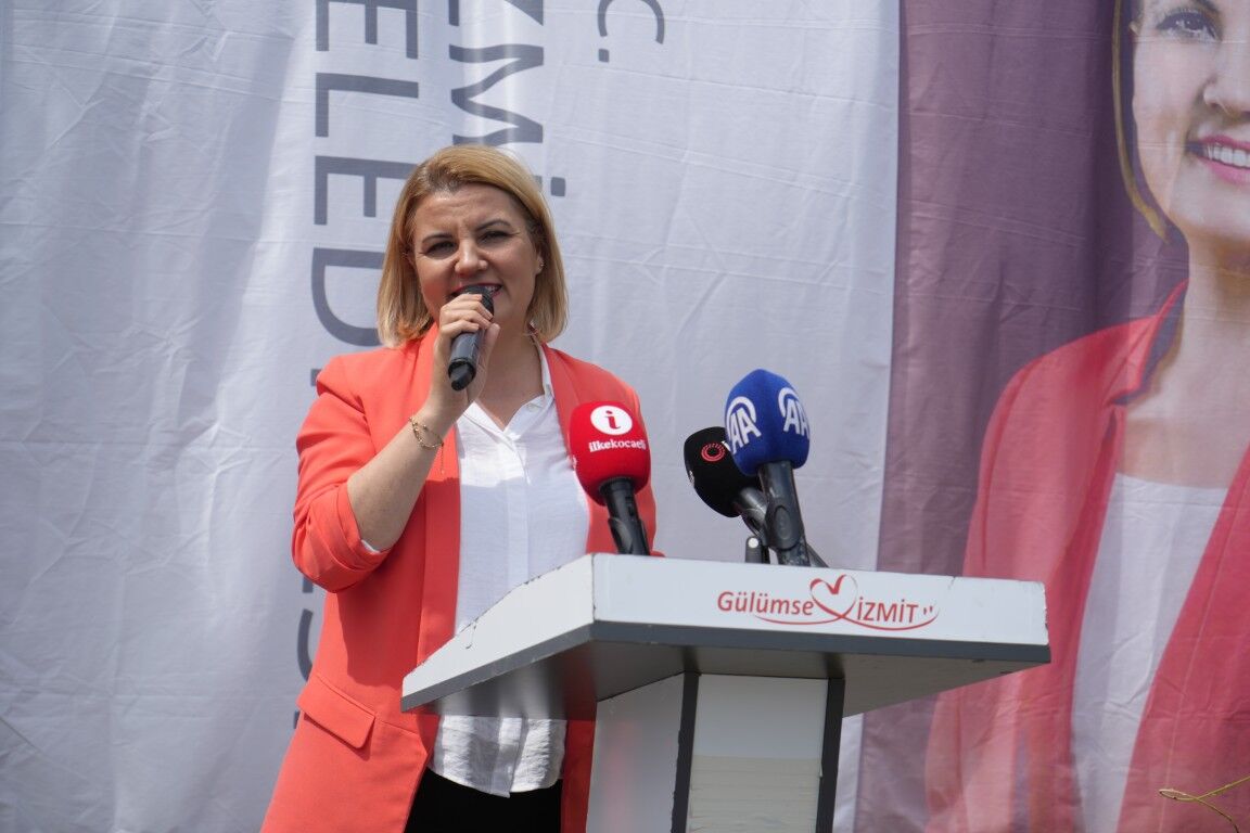 Son Dakika Izmit Belediye Baskani Fatma Kaplan Hurriyet Ve Esi Gozaltina Alindi (4) (Orta)